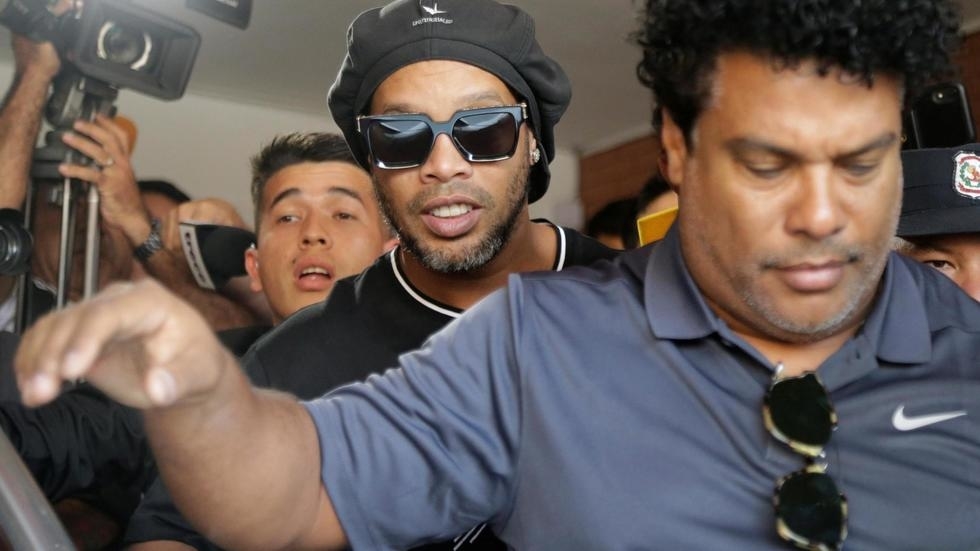 L&rsquo;ex-star du PSG, Ronaldinho arrêté au Paraguay pour une affaire de passeport