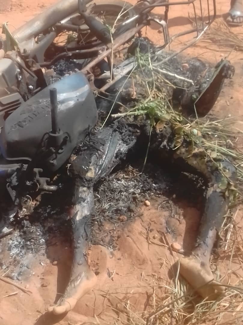 Un voleur et sa moto brûlés vifs à Djakotomey par les populations