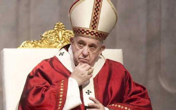 Vatican : après une chirurgie pour rétrécir l’intestin du Pape, l’église communique sur sa santé