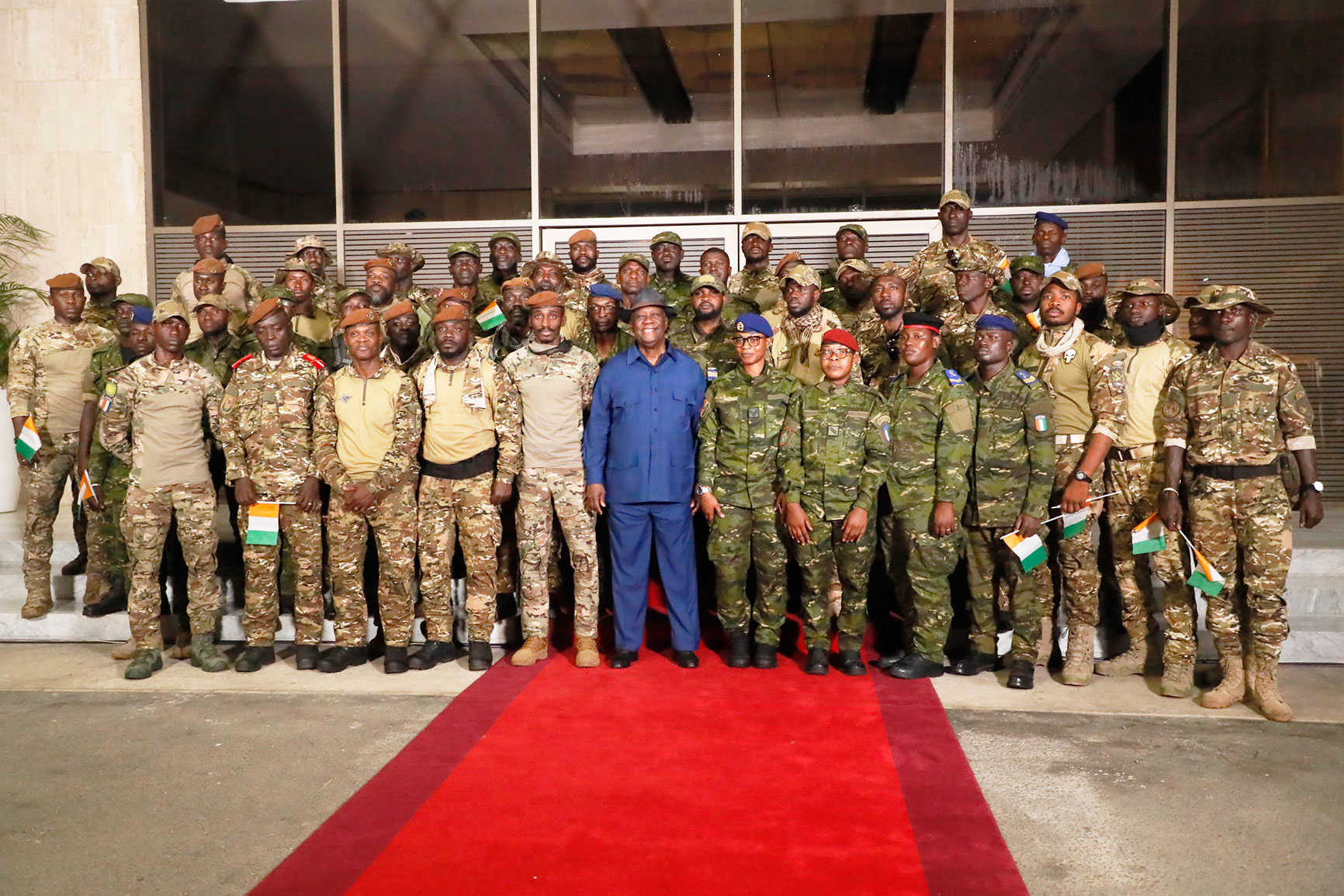 Côte d’Ivoire : « Merci d&rsquo;avoir fait honneur au drapeau », Ouattara déroule le tapis aux soldats ivoiriens à leur retour