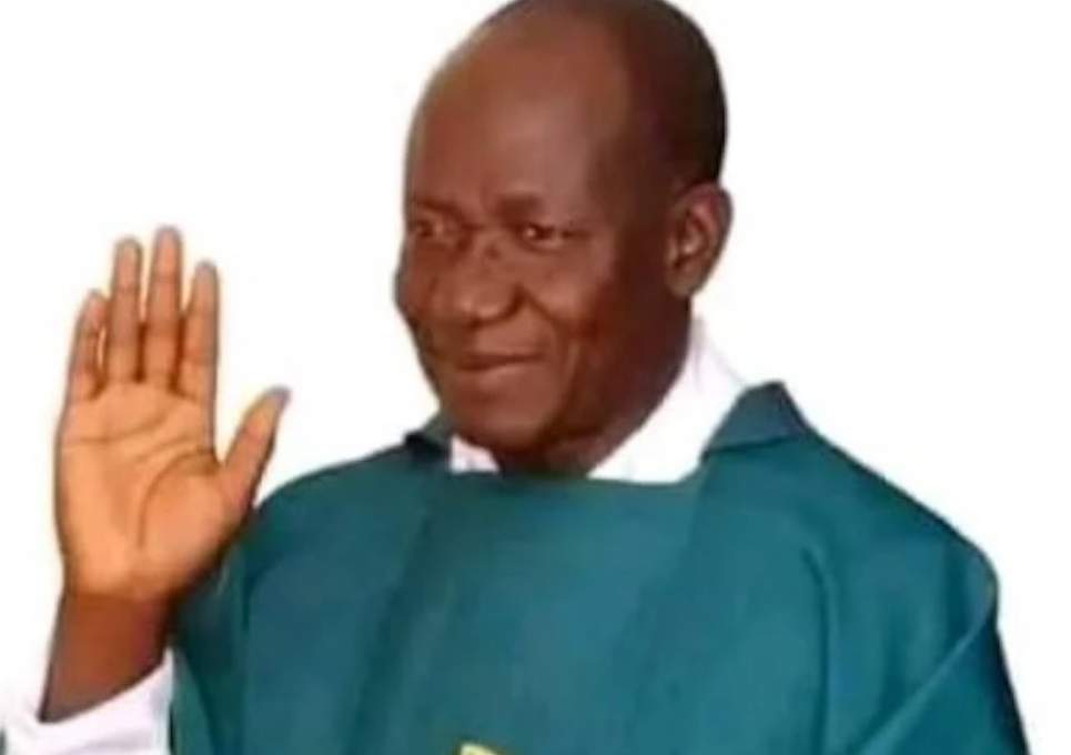 pretre_catholique_5.png