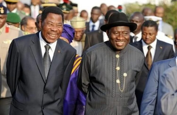 pres-boni-yayi-and-gookluck-jona-750x491.jpg