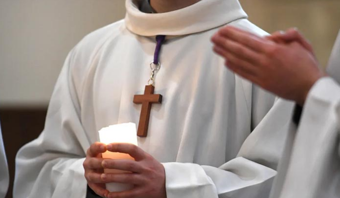 pretre_catholique_56-2.png