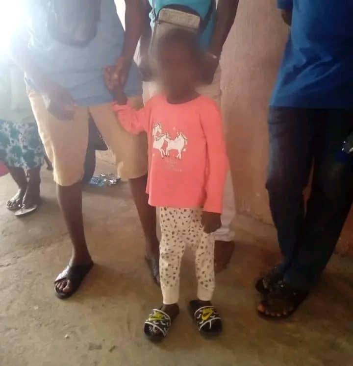 Le gamin de 5 ans retrouvé vivant sous un corps calciné dans l'incendie de Sèmè-Kraké