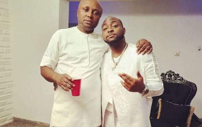 davido_et_manager.jpg