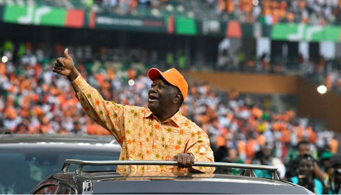 alassane_ouattara_au_stade-2.jpg