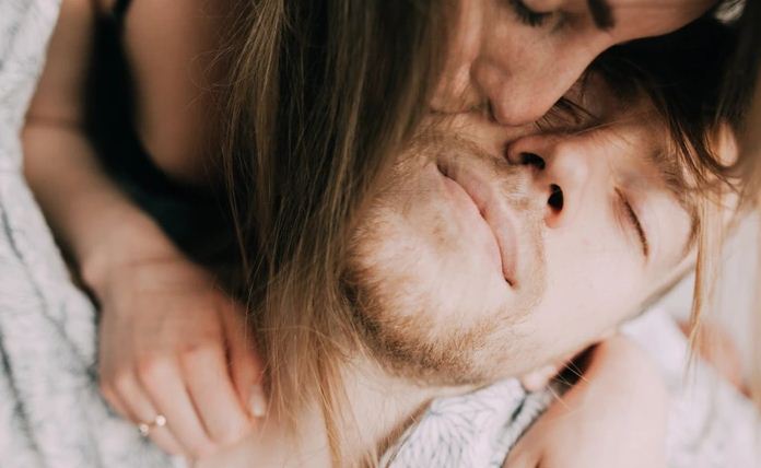 Divers : 10 signes pour aider les femmes à identifier un partenaire qui leur sera fidèle toute sa vie