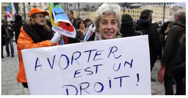France. Réaction de Macron à l’inscription du droit à  l’avortement dans la Constitution française