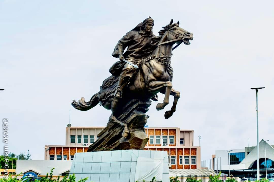 statue_de_bio_guera.jpg