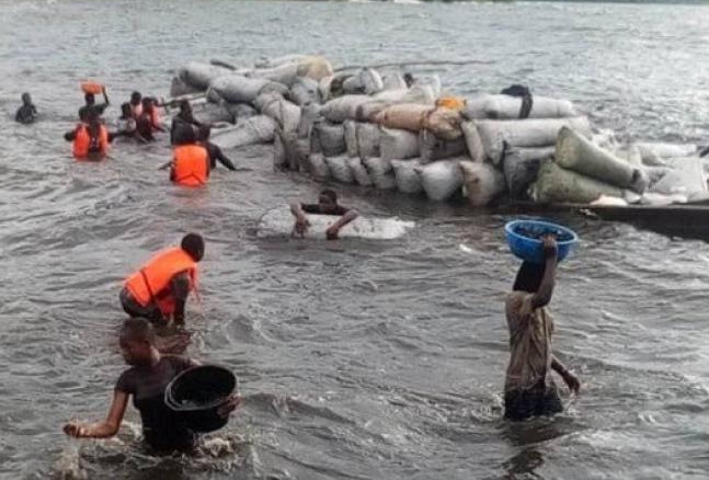 congoquotidien-actualite-rdc-17-morts-naufrage-convoi-pirogues-243-file_1.jpg