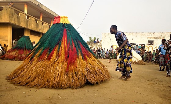 danse_du_vodoun_zangbeto_a_guinzin_au_benin_lors_de_la_fete_du_10_janvier_2021-12791-2.jpg