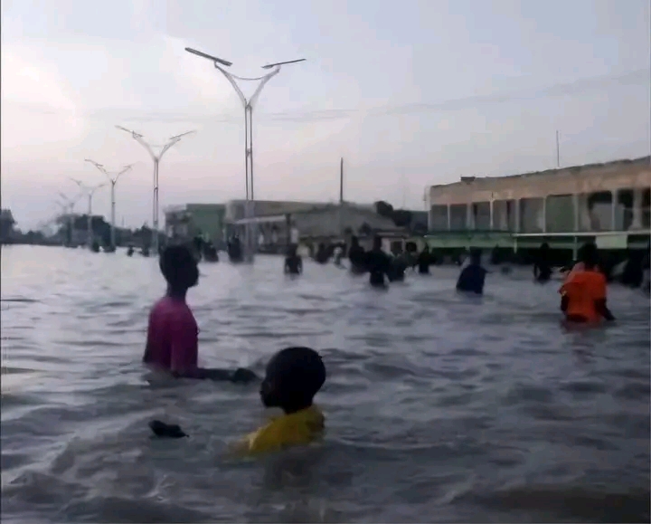 Nigeria : Maiduguri sous les eaux après la rupture d’un barrage, des prisonniers dont des membres de Boko Haram en fuite