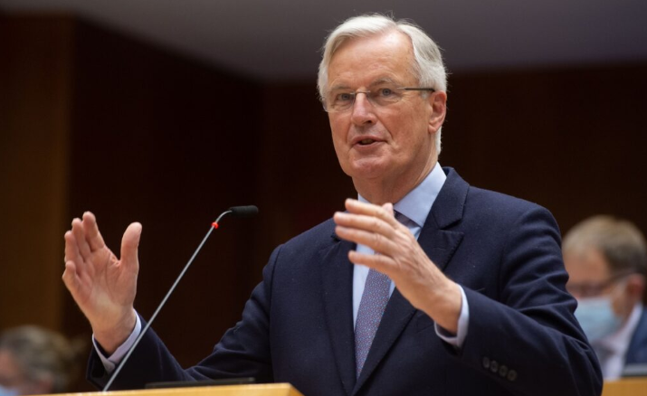 Gouverner sans majorité : le pari risqué du premier gouvernement Barnier