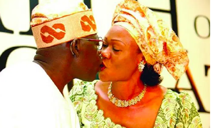 tinubu_et_epouse.png