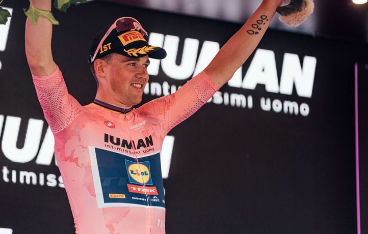 722x460_le-danois-mads-pedersen-conserve-le-maillot-rose-grace-a-une-nouvelle-victoire-d-etape-mercredi-sur-le-giro-2025.jpg