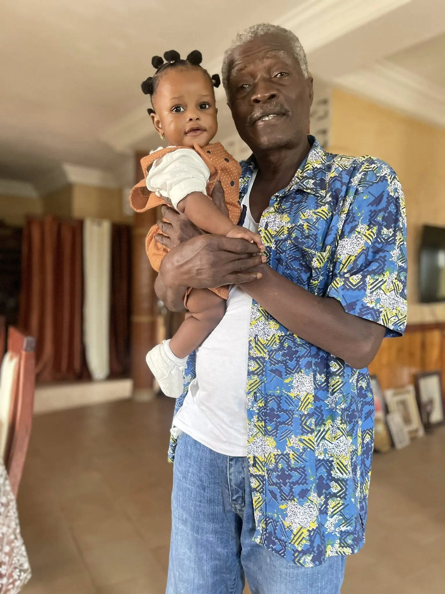 L'artiste Sagbohan Danialou et la fille de Sessimè