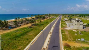 Cotonou : le démantèlement des constructions en matériaux précaires entamé sur la route des pêches