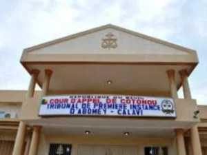 Tribunal d’Abomey-Calavi : un chirurgien jugé pour refus d’autorisation d’évacuation sanitaire