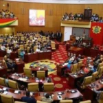 Ghana : le Parlement adopte à nouveau une loi anti-LGBT+
