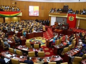 Ghana : le Parlement adopte à nouveau une loi anti-LGBT+