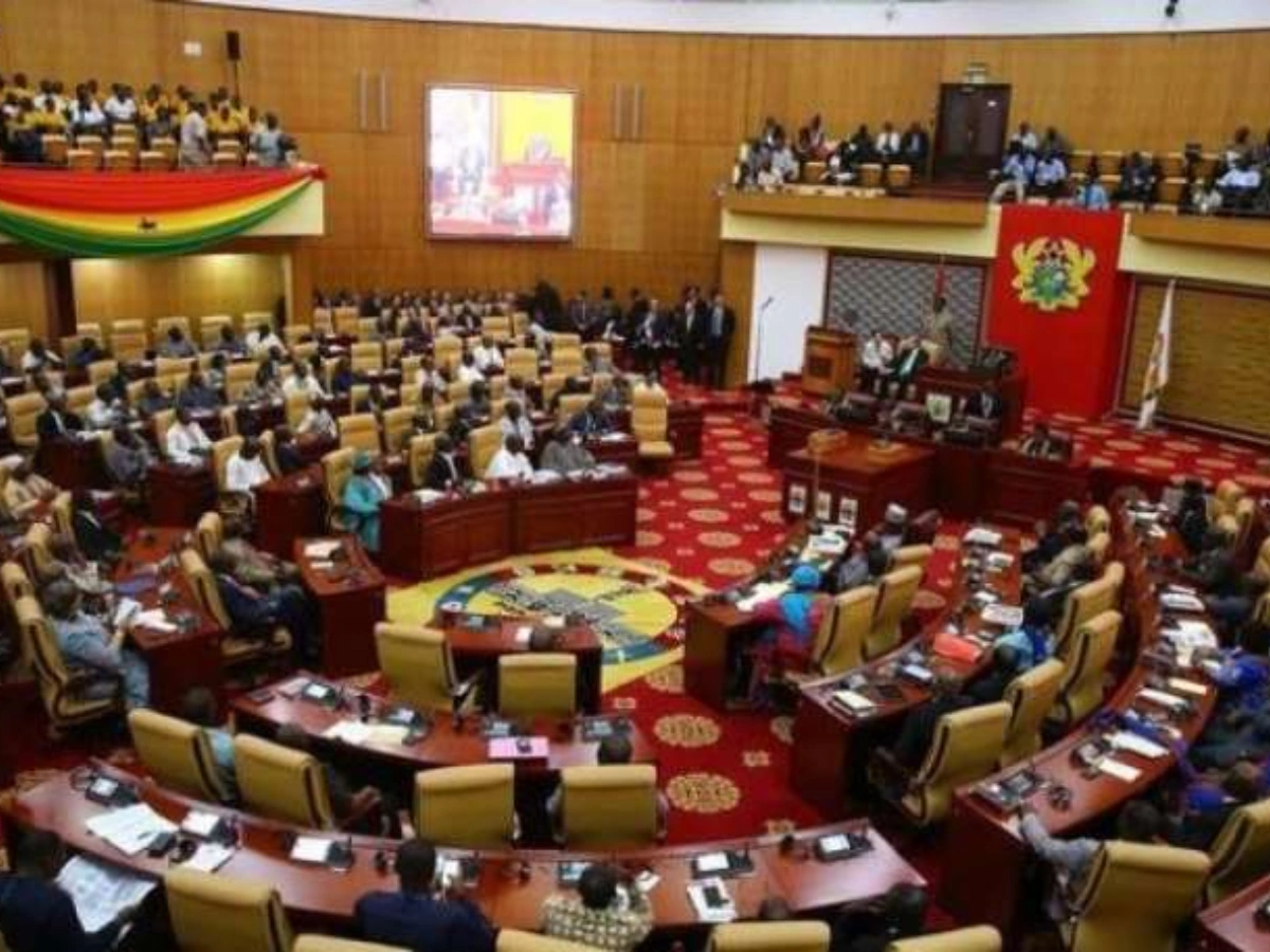 Ghana : le Parlement adopte à nouveau une loi anti-LGBT+