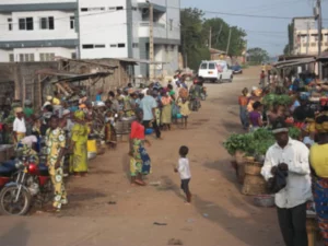 Tomates en boîte interdites au Bénin : à Abomey-Calavi, clients et vendeuses réagissent