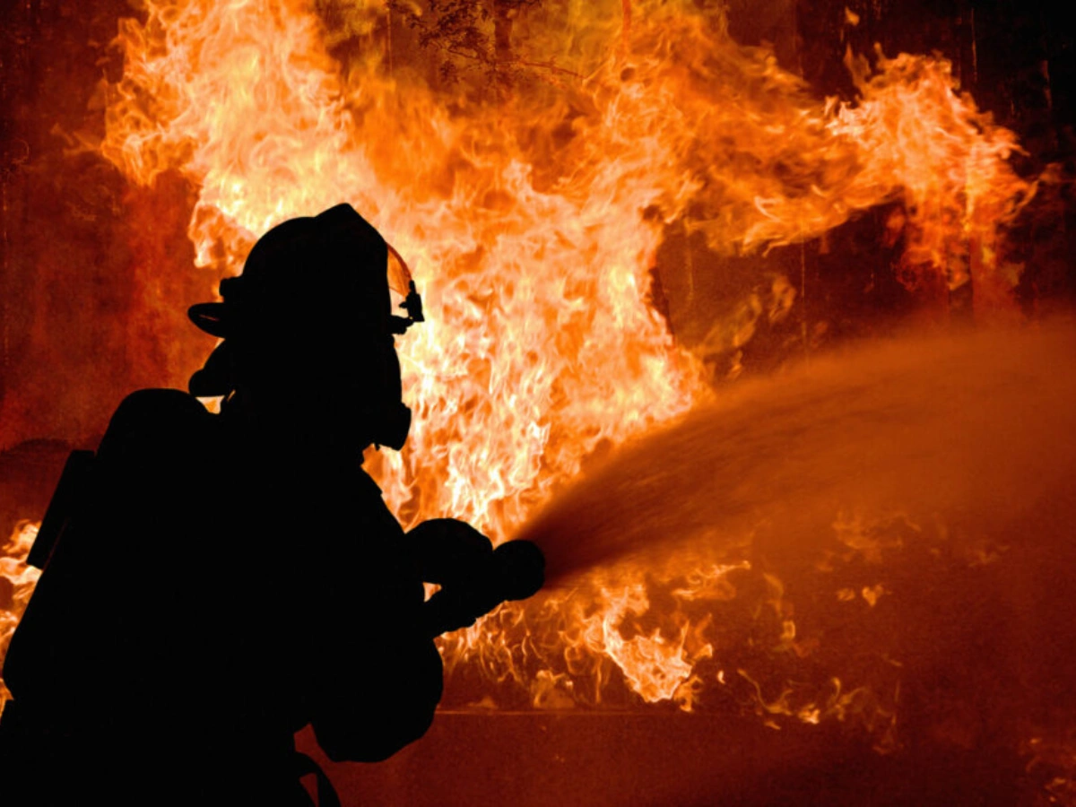 Bénin : une maison et plusieurs bidons d’huile rouge ravagés par les flammes à Pobè
