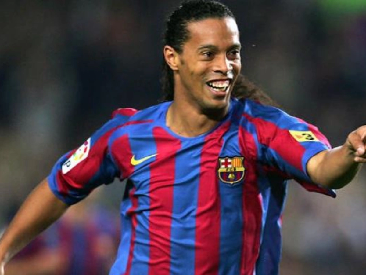 Mercato : l’ancienne star barcelonaise, Ronaldinho signe et veut rejouer