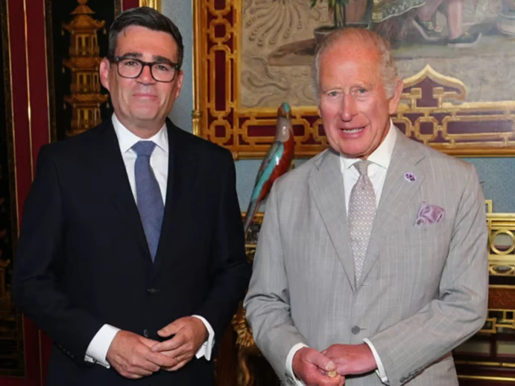 Royaume-Uni : Andy Burnham nommé Premier ministre par le roi Charles III