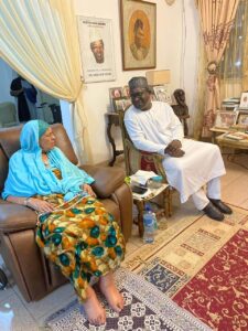 Décès de Hadja Andrée Touré, veuve de feu Sékou Touré :  attristé, Moïse Kérékou présente ses condoléances à la famille présidentielle et au peuple guinéen