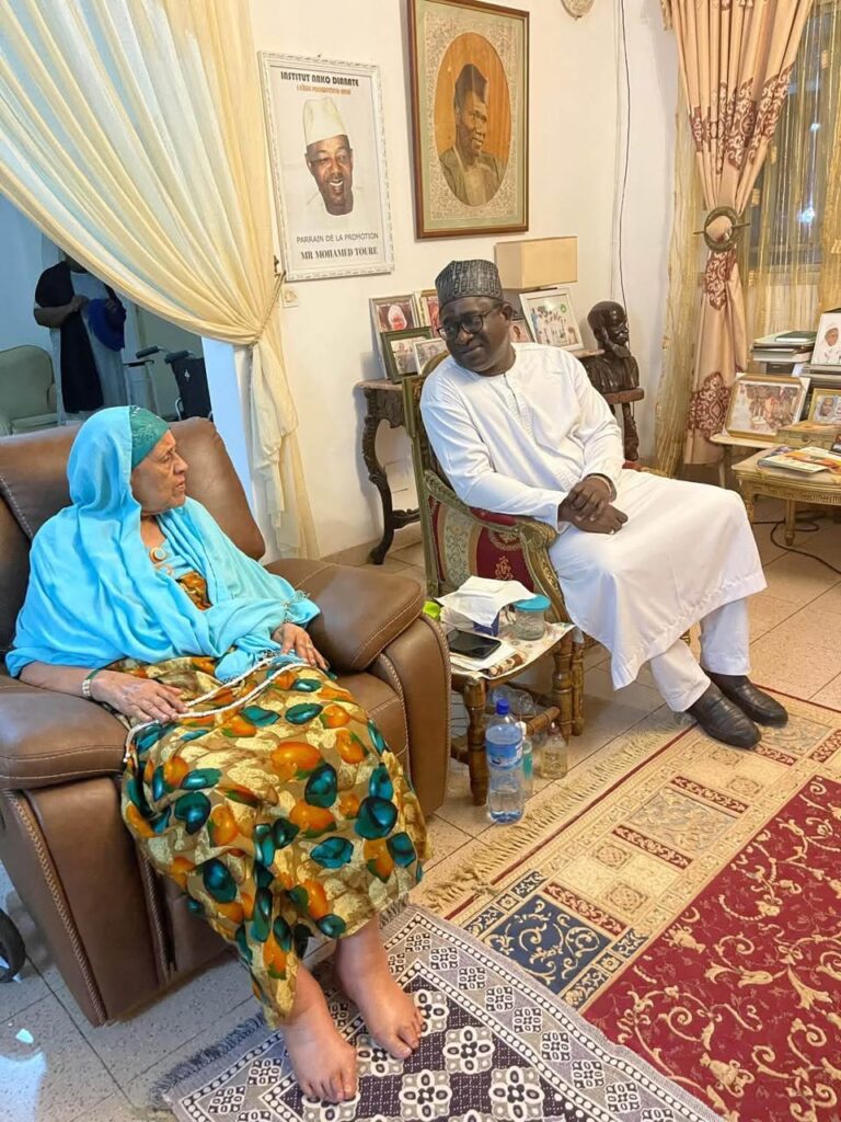 Décès de Hadja Andrée Touré, veuve de feu Sékou Touré : attristé, Moïse Kérékou présente ses condoléances à la famille présidentielle et au peuple guinéen