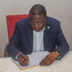 Lancement du livre du père Aguenounon : Parrain de la cérémonie, Victor Adossou apprécie