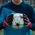 Football : pourquoi les gardiens de but portent-ils toujours des gants ?