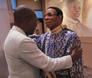 Eglise du christianisme céleste : Talon et sa délégation reçus par Emmanuel Oshoffa